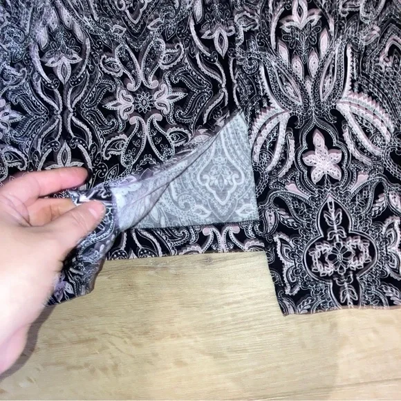 Jones New York Women’s Black and White,Pink Paisley Floral Blouse Size X1 boho - Picture 5 of 13